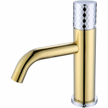 Смеситель для раковины Boheme Stick 121-GCR золото/хром